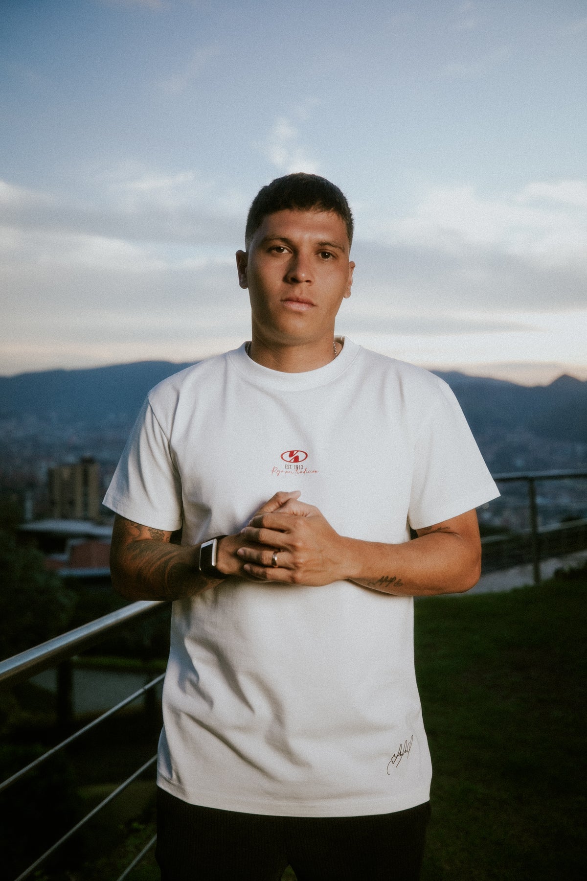 CAMISETA ROJO POR TRADICIÓN BLANCO (8)