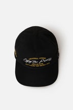 GORRA BEISBOLERA EN BLOQUES DE COLOR NEGRO CON BORDADO MARCA QUEST X JUAN FERNANDO QUINTERO